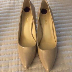 81/2M Nine West patent heels 3 inch